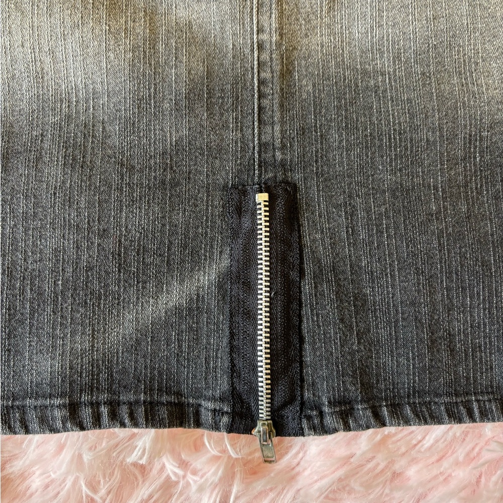 Bebé ✨RARE✨ gray denim skirt w/ silver hardware - Picture 6 of 6